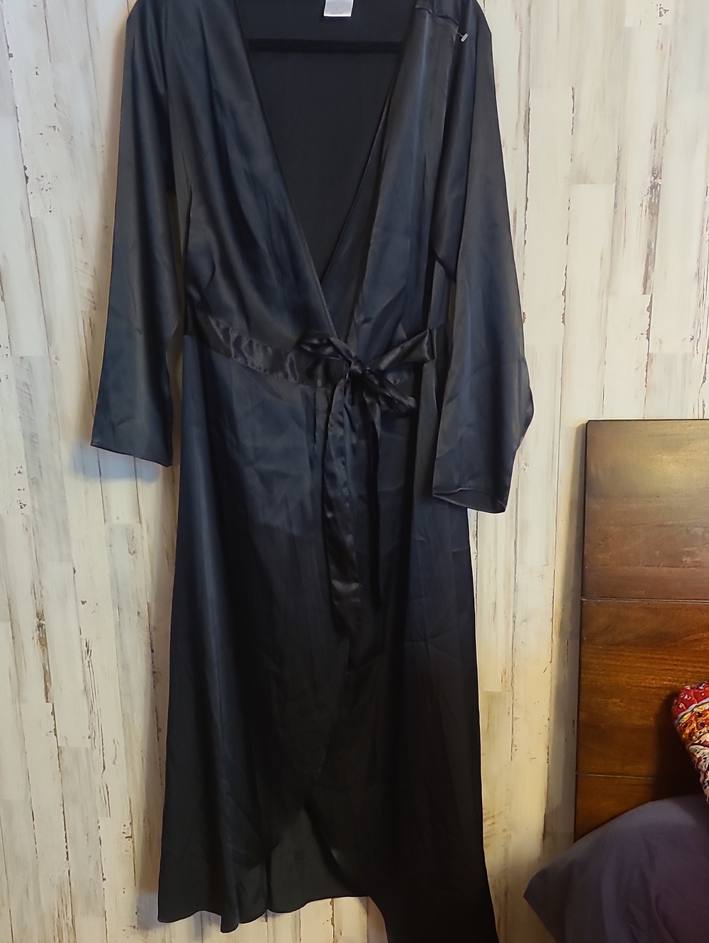 Cabernet Robe - Picture 1 of 8